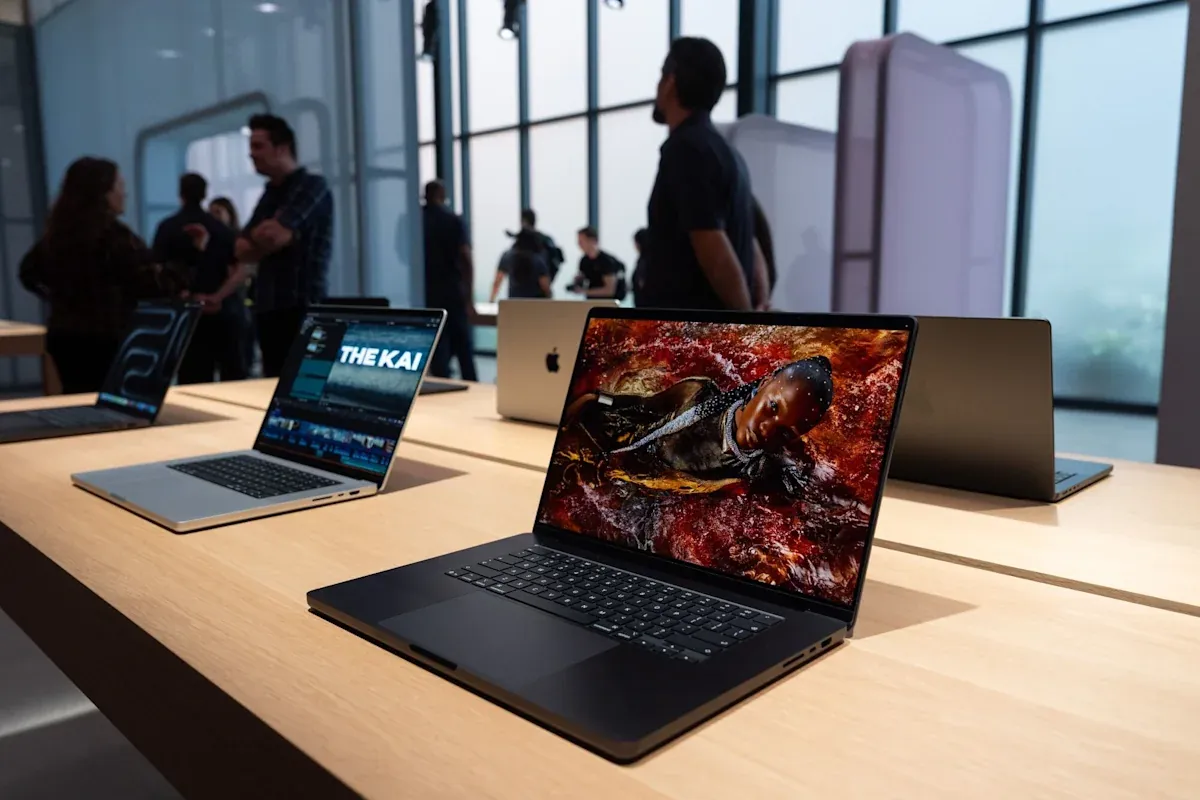 Watchlist 公司新聞：Apple 10/28 觸控 MacBook；Waymo 擴艦隊；Omvoh 兒科達標；SpaceX／Tesla 合併傳聞