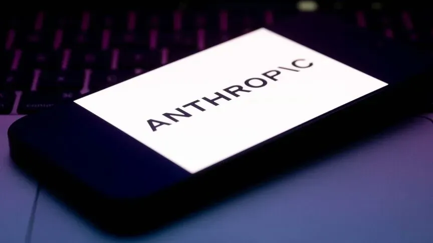 Anthropic 據報或再花約 7,500 億美元算力；上半財年淨虧損約 807 億美元。